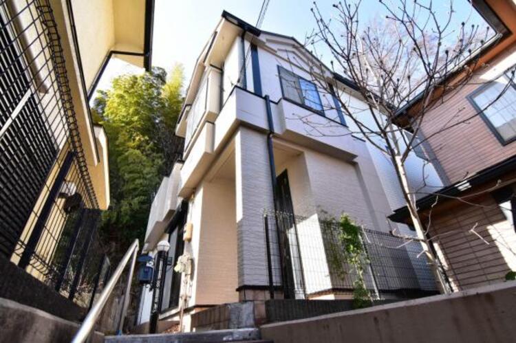 外観 陽当りや通風性など各所に施された工夫で住みやすさを実現。部屋の大きさや周辺環境・街並など、資料には掲載していない情報が現地にはたくさんございます。是非ご確認下さい。 