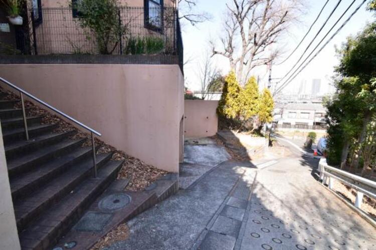 外観 車通りが少なく、静かで安心して暮らせる環境です。