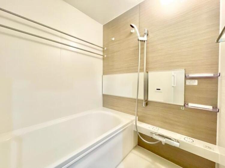 風呂 広めの浴槽で、リラックスしたひとときをお過ごしいただけます。