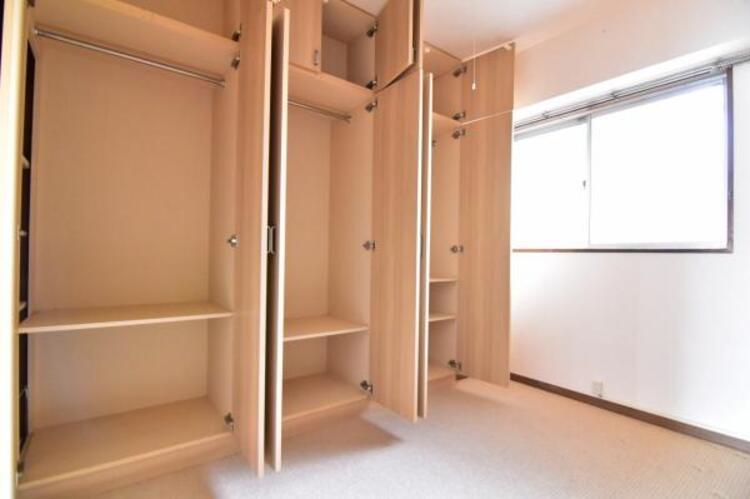 設備 収納を全室に設置。衣類はもちろん、部屋ごとに必要なものを細かく収納でき、利便性も高まります。