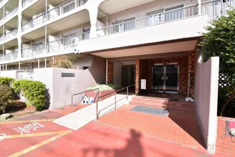 エントランス エントランスは、まさに顔となる場所。シンプルながらも格調高い雰囲気を漂わせて上質な空間。 