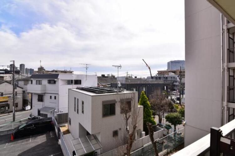 その他 ほっと一息つきたい時に望むこの眺望。リラックスできる空間になりますね。 