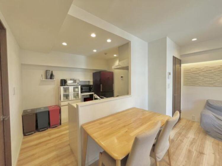 居間 対面式キッチンのリビング（CGによる家具消し処理を行っております）