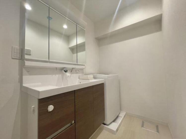 洗面 ゆとりのある洗面台（CGによる家具消し処理を行っております）