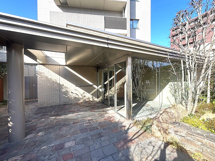 その他 上質感漂う玄関アプローチです。