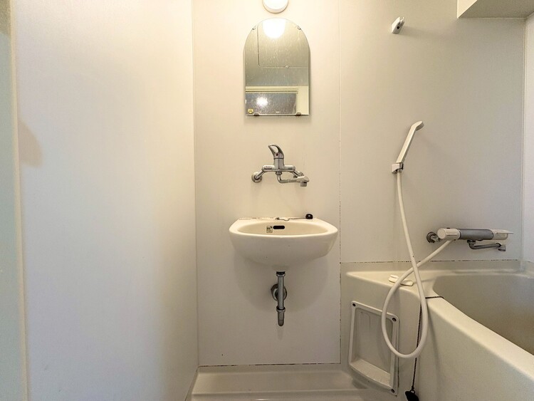 その他 清潔感を感じられる洗面化粧台。