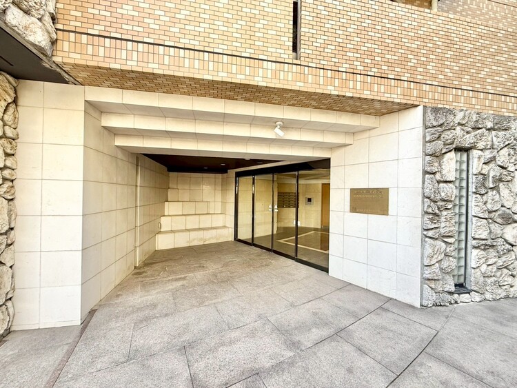 その他 上質感漂う玄関アプローチです。