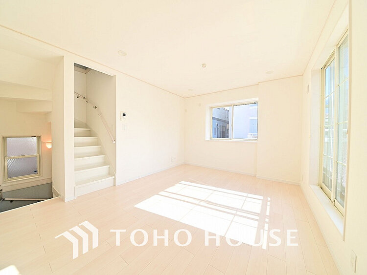 内装 家族みんなが爽やかに過ごせるように、光をたっぷり取り込んだLDK