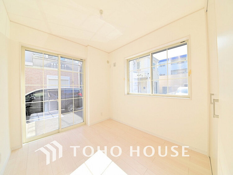 内装 採光もある洋室は、くつろぎのひと時を過ごすのにぴったり