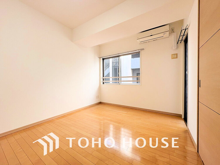 内装 採光もある洋室は、くつろぎのひと時を過ごすのにぴったり