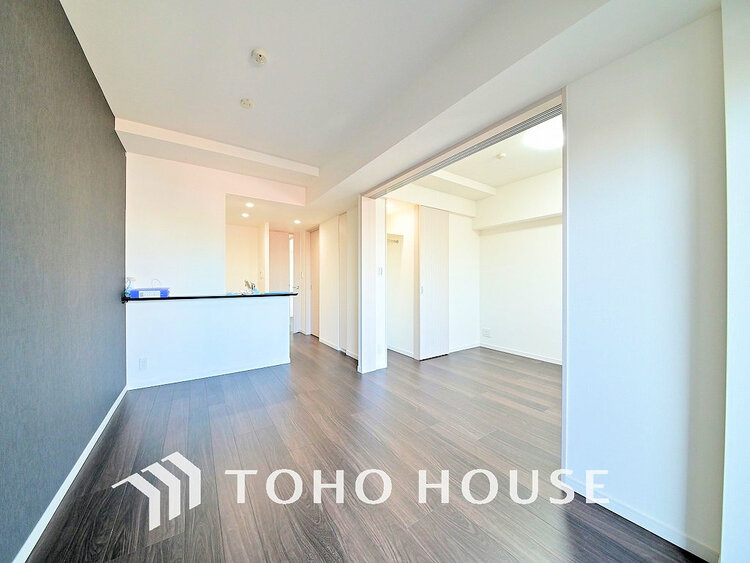 内装 広がりのある住空間、家族が集まるリビング・ダイニング