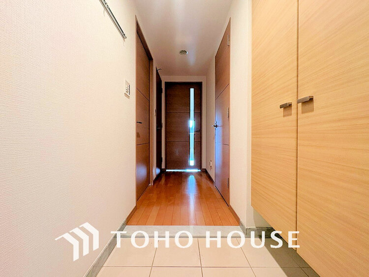 玄関 落ち着いた雰囲気の玄関、家族の帰りを暖かく迎えてくれます