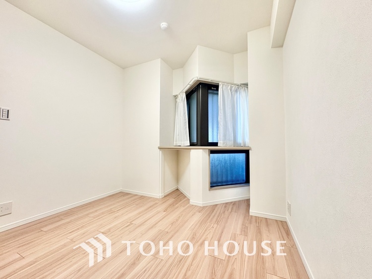 内装 堂々とした広さを誇るリビングは、優雅な開放感と安心感を兼ね備えた上質な空間。ご家族の時間を一層贅沢に演出します。