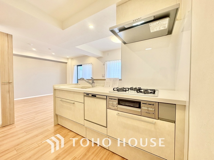 キッチン 上質な素材に囲まれたキッチンは、穏やかな時間が流れる特別な空間。洗練された料理が生まれる場所です。