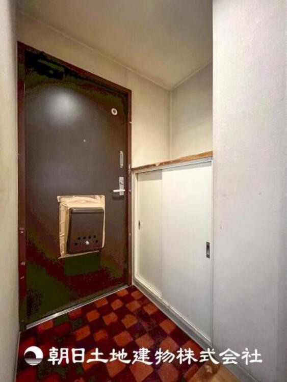 その他 【玄関】家族の帰り、遊びに来る友人、知人を優しく迎え、温もりに満ちた生活空間を予感させる。帰りたい家がここにあります。