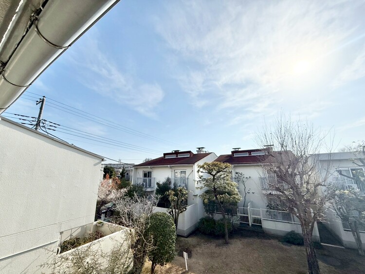 バルコニー 陽当たり・通風・開放感に恵まれた環境です。