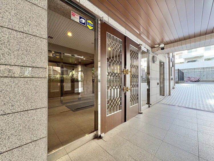 その他 上質感漂う玄関アプローチです。