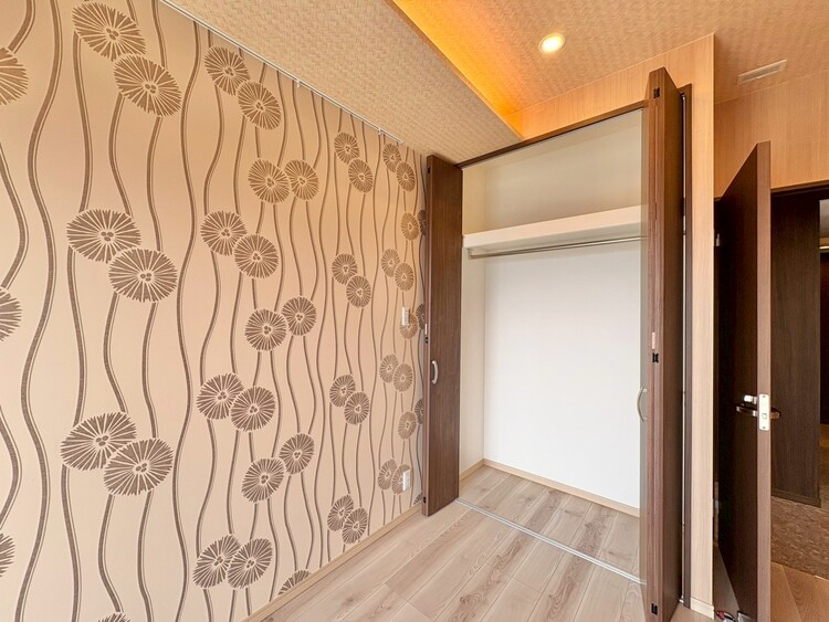 収納 家電やスーツケース、ストック品など何でも片付く嬉しい空間です。