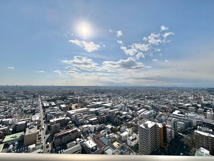 バルコニー 眺望や窓からの景色が良いと、家で過ごす時間も快適です。