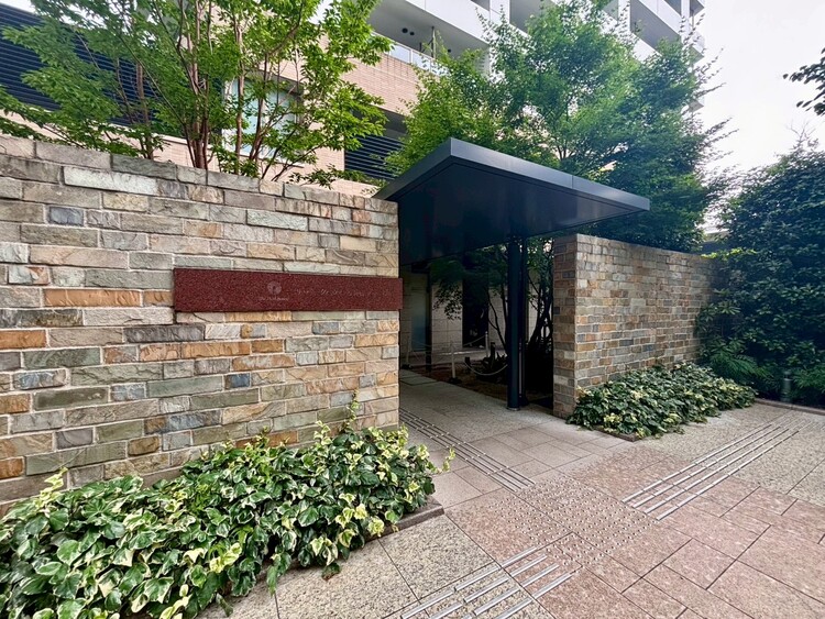 その他 上質感漂う玄関アプローチです。