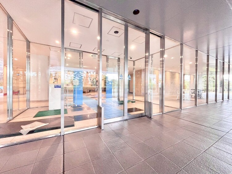 その他 上質感漂う玄関アプローチです。