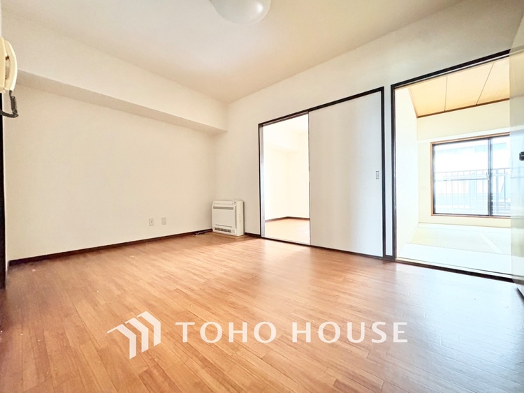 内装 【LIVING】◆眩い◆光が燦々と入り、家族の笑顔を照らす。「いつまでも続いて」と願う夢のような毎日がここにある。