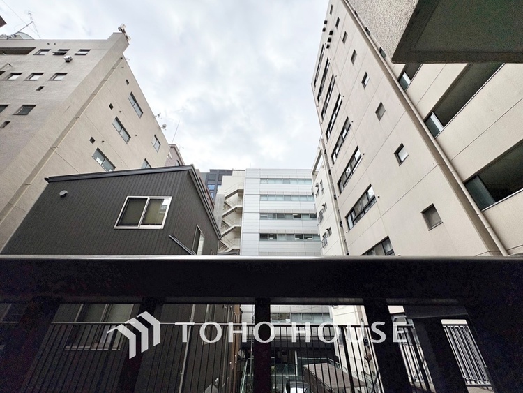 その他 【BALCONY】◆BLUE SKY◆自然の心地よさに包まれる。大開口の外に広がるのは爽やかな青空。