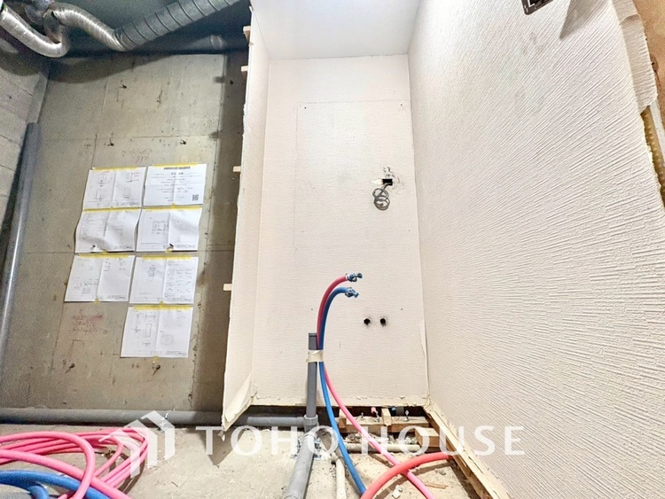 洗面 現在改装中◆快適◆煌びやかな暮らしの中にも忘れたくない快適さ。大きな収納が助けてくれます。