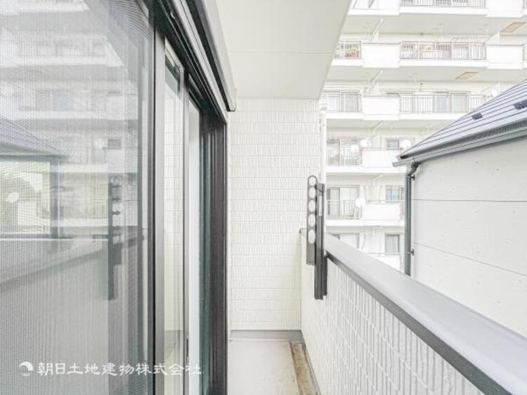 バルコニー 【バルコニー】太陽の光と爽やかな風を受けられるバルコニーです。太陽の匂いを感じられそうです！