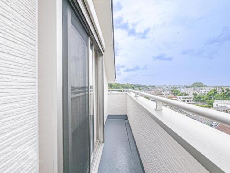 バルコニー 【バルコニー】太陽の光と爽やかな風でお洗濯物は気持ちいいです。