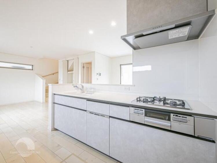 キッチン 【キッチン】リビングダイニングが見渡せるカウンターキッチン！　お料理をする人も開放感が心地いいです。