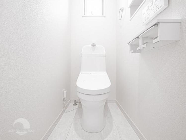 トイレ 【トイレ】ウォシュレット、保温機能付き便座など充実の設備です　お掃除がしやすくストレスフリー！！