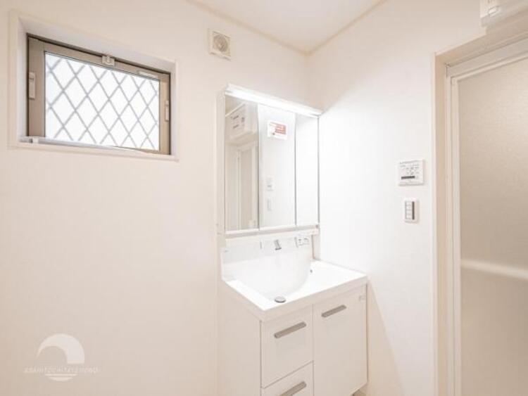 洗面 【洗面・脱衣所】使用頻度の高い場所だからこそ便利な空間に。多人数での使用も考えた便利な空間です