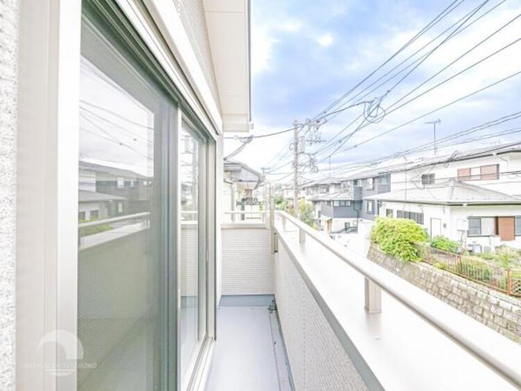 バルコニー 【バルコニー】太陽の光と爽やかな風でお洗濯物は気持ちいいです。