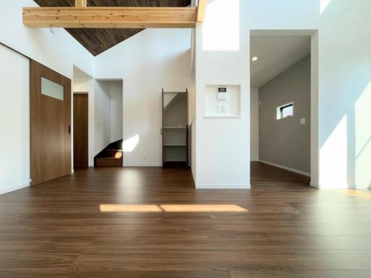 その他 ●〇LDKを通って２階へと登れるリビングイン階段仕様です。ただいま！おかえり！行ってきます！の声が響き渡る安心感があります。毎日大切な家族とコミュニケーションが取れる家族思いの間取りを作りました〇●