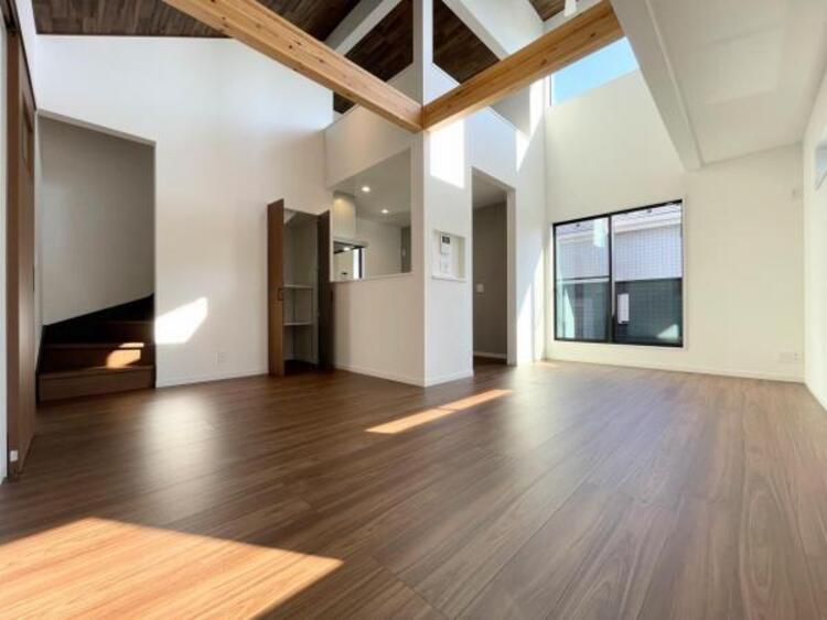 その他 ●〇一日の中で多くの時間を過ごす住まいだからこそ、いつも穏やかな空間であるように心掛けています。構成する建材などへの配慮が、住まう方の健康を守ります。小さなお子様がいるご家庭でも安心です〇●