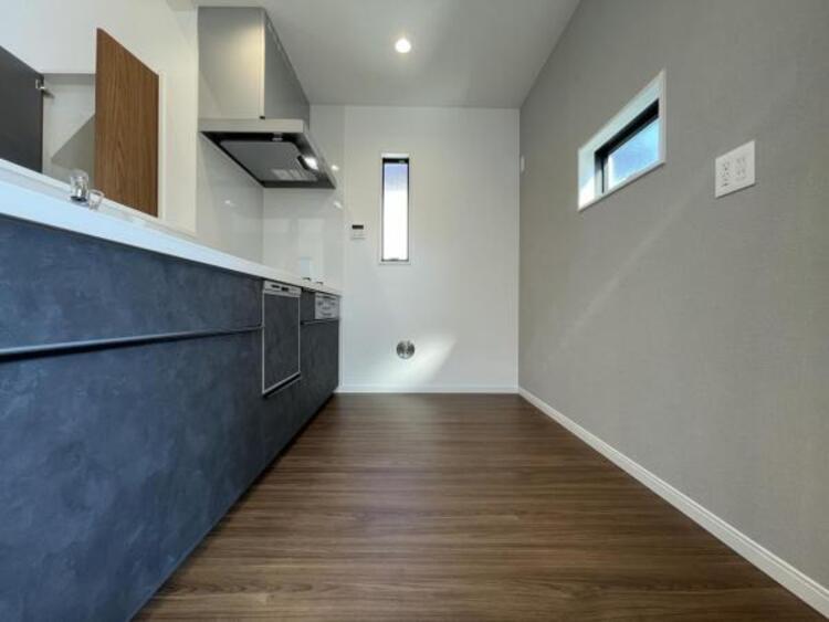 その他 ●〇家族で並んでクッキング。皆でわいわい楽しく作るお料理は愛情たっぷりのごちそう。キッチンで過ごす家族時間は大人になっても心に残る素敵なオンリーワンの思い出に。食後の片付けも苦にならない空間です〇●