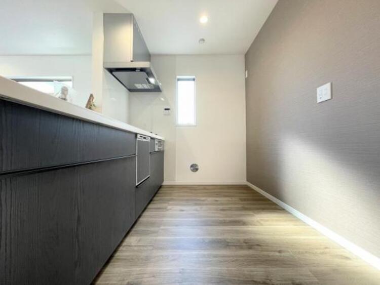 その他 ●〇家族で並んでクッキング。皆でわいわい楽しく作るお料理は愛情たっぷりのごちそう。キッチンで過ごす家族時間は大人になっても心に残る素敵なオンリーワンの思い出に。食後の片付けも苦にならない空間です〇●