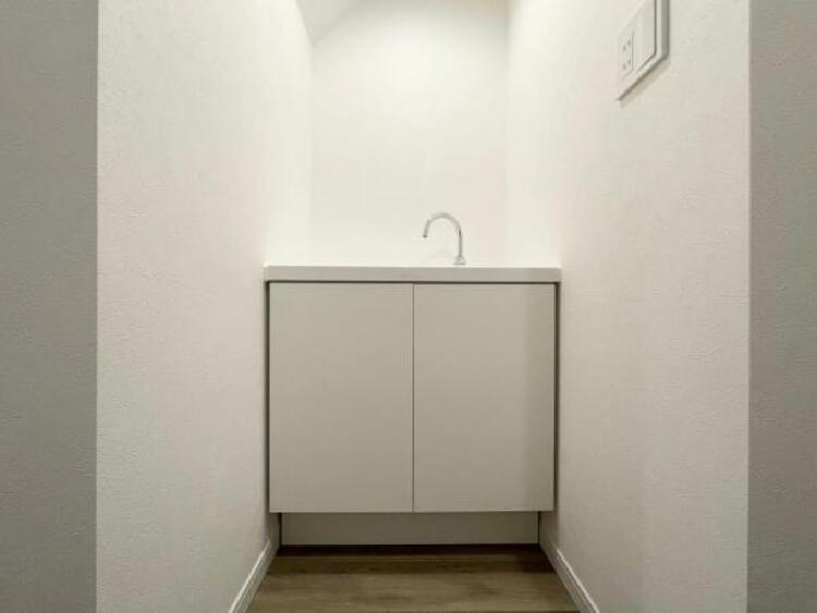 その他 ●〇あると便利なセカンド洗面台。混み合う朝も、ちょっと気になるときも気軽に使えます。キレイ好きなあなたに〇●