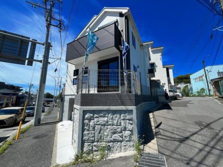 外観 ●〇住むほどに深まる愛着、使い込むほどに馴染む風合いを大切にしていただけるデザインに。周辺の利便性や豊かな住環境など立地面でも魅力が多く、今も、これからもずっとここで生活したい。そう思える住宅です〇●