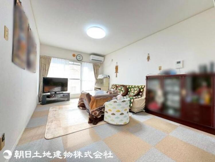 居間 お好きなインテリアで、くつろぎと楽しさが共存する、自分らしいスタイルのリビングに。