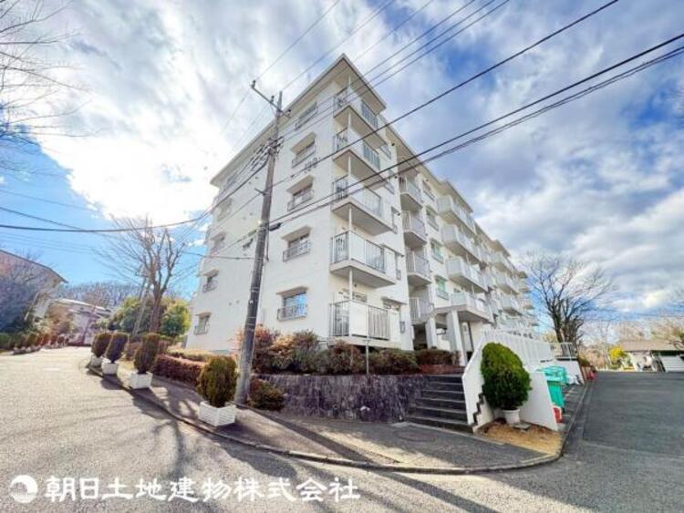 外観 自然のやさしさに包まれながら、毎日の暮らしはスムーズに。家族みんなが心地よく過ごせる、調和のとれた街