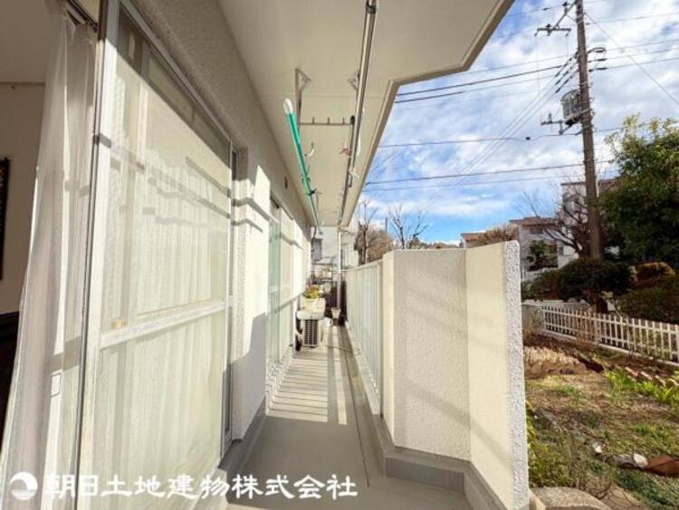 バルコニー 陽当たりが良いので、晴れた日はお洗濯物がよく乾きそうです。