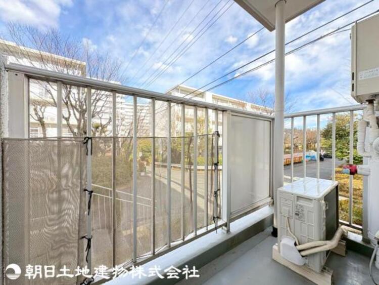 バルコニー 二面バルコニーになっており、風通しの良い住空間。北側と南側、それぞれ違う使い方や景色を楽しめます。