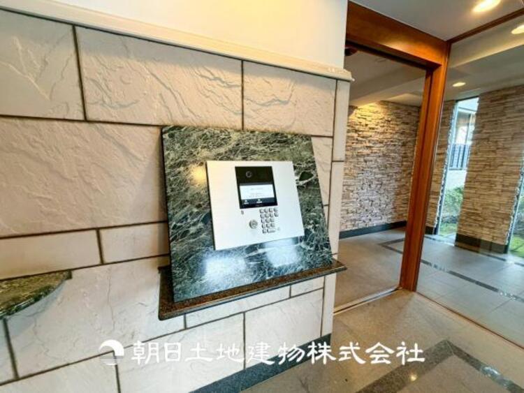 エントランス 【オートロック】マンション敷地内はオートロック付きで安心のセキュリティ。