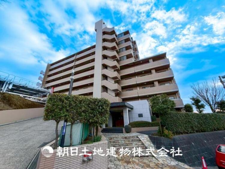 外観 【外観写真】時代の流行ではなく拘りを貫く。シックなカラートーンで街並みに溶け込む外観は、主張し過ぎず、かつ平凡ではない絶妙なバランスで輝きを放ちます。