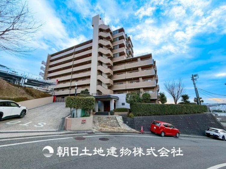 外観 【外観写真】家族の色を映し出す洗練された邸宅は、ずっと輝き続けながらいつしか街の風景に溶け込んでいきます。