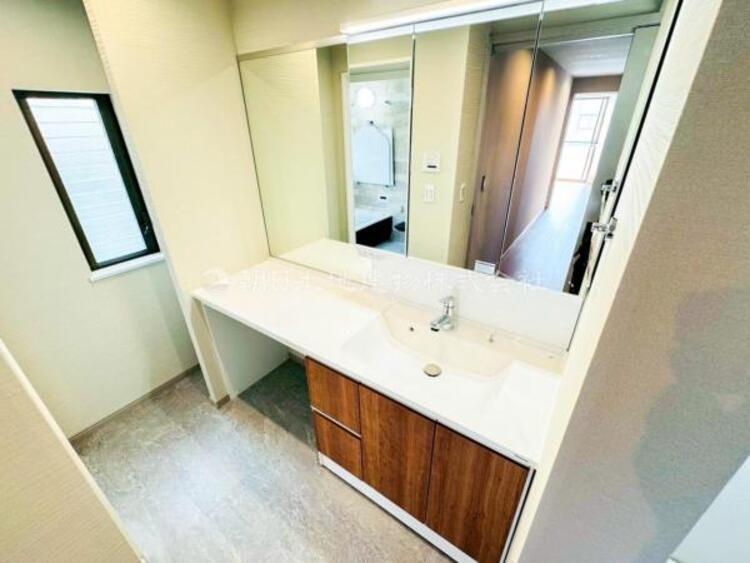 外観 徒歩はもちろんベビーカーや自転車でも安心な道のりです。お車の出し入れが苦手な方も安心できます