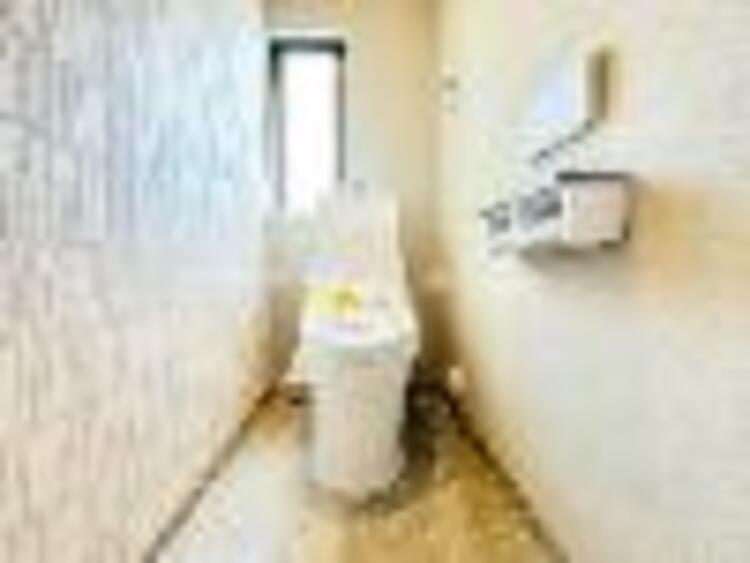 トイレ 【トイレ】ウォシュレット、保温機能付き便座など充実の設備です　お掃除がしやすくストレスフリー！！