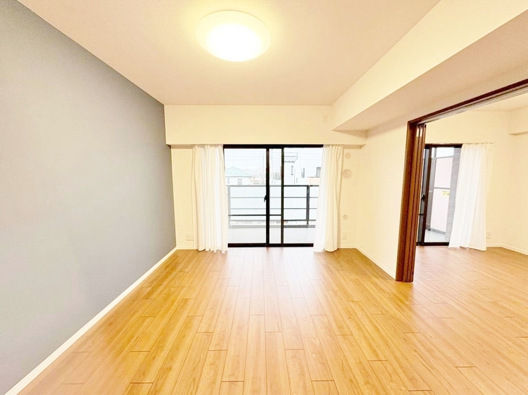 居間 飾り過ぎないシンプルな内装と偏り過ぎないデザインで統一しました。